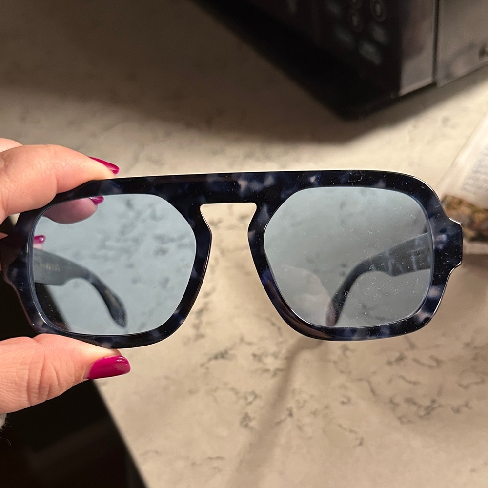 Elisa Johnson Blue Tortoise Shell Sunglasses - image 6